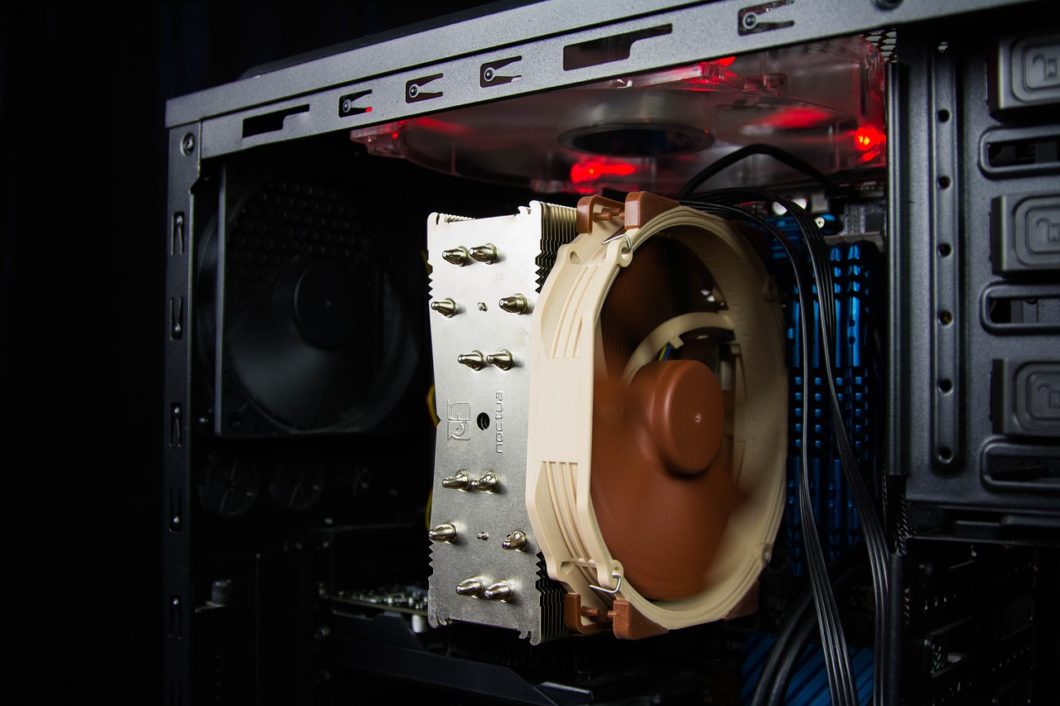 Exhaust heat fan for gaming PC